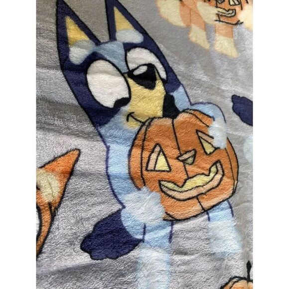 Bluey And Bingo HALLOWEEN Plush Throw Blanket 50 x 70” Jack O Lantern Pumpkin - Picture 8 of 9